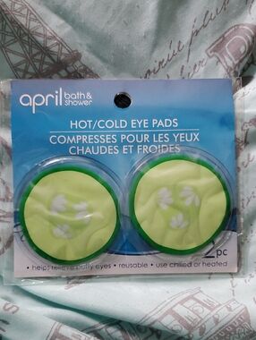 April Bath & Shower Hot/Cold Reusable Eye Pads - Green Cucumber